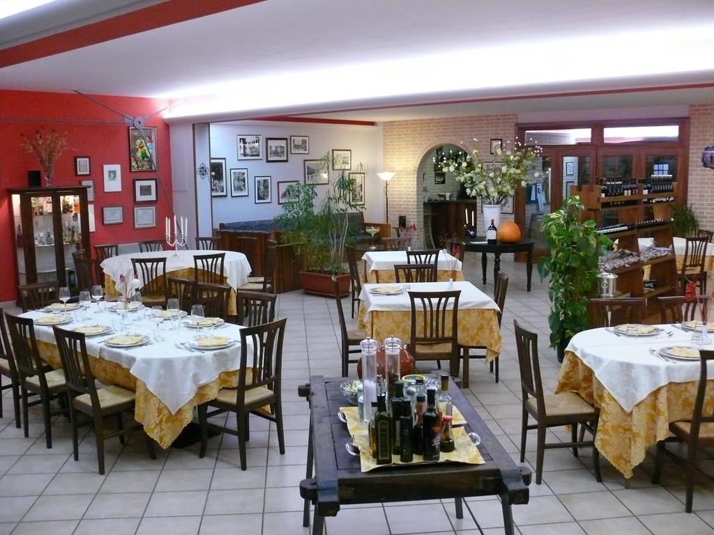 Hotel Due Torri San Severino Marche Exterior foto