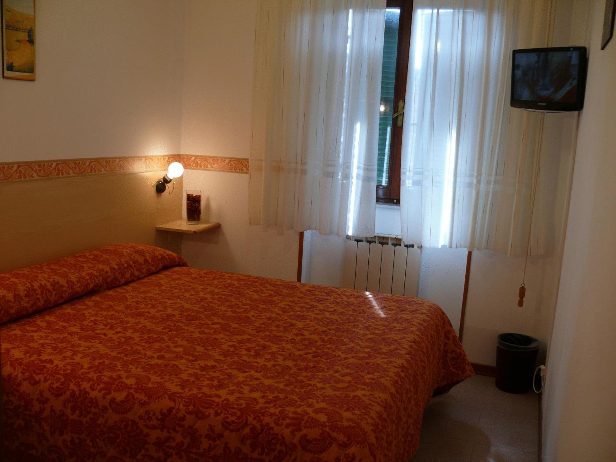 Hotel Due Torri San Severino Marche Exterior foto