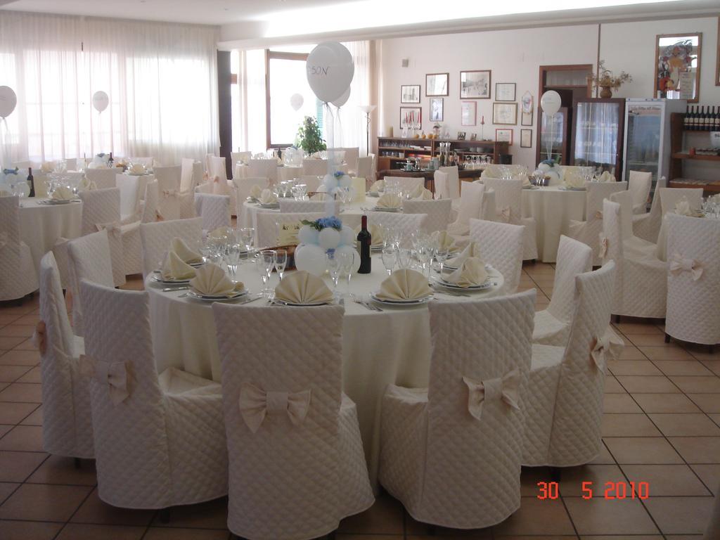 Hotel Due Torri San Severino Marche Exterior foto