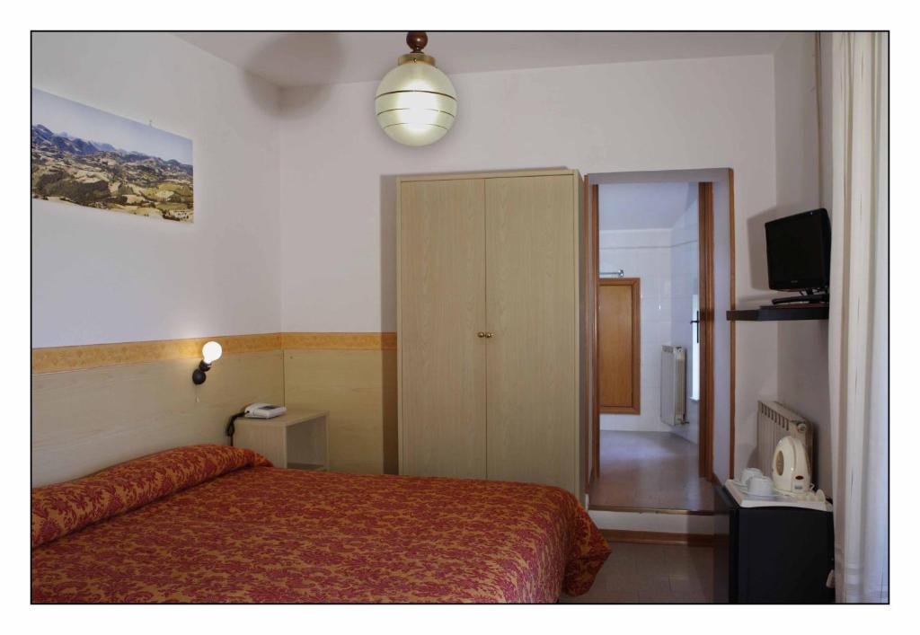 Hotel Due Torri San Severino Marche Zimmer foto