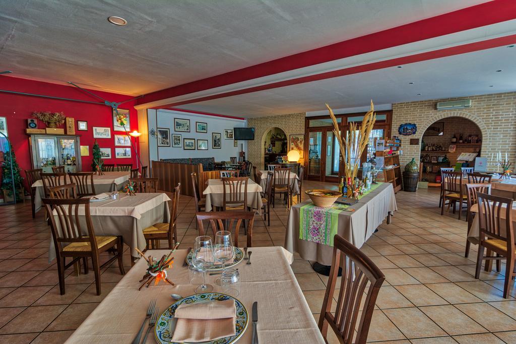 Hotel Due Torri San Severino Marche Exterior foto