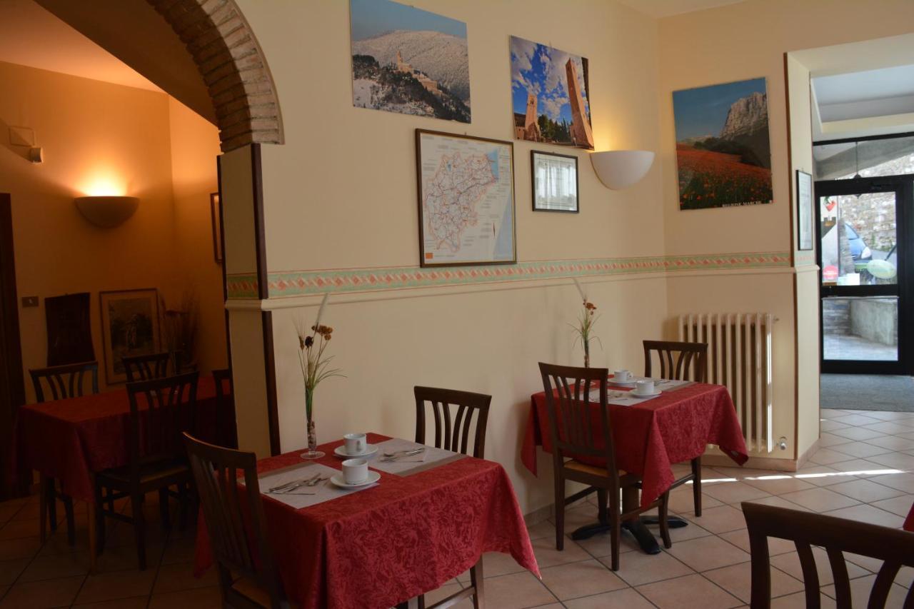 Hotel Due Torri San Severino Marche Exterior foto