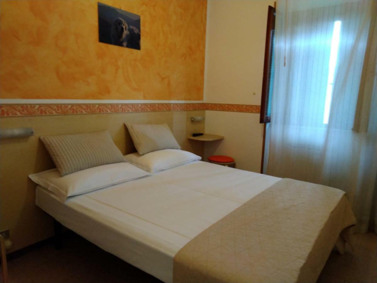Hotel Due Torri San Severino Marche Exterior foto