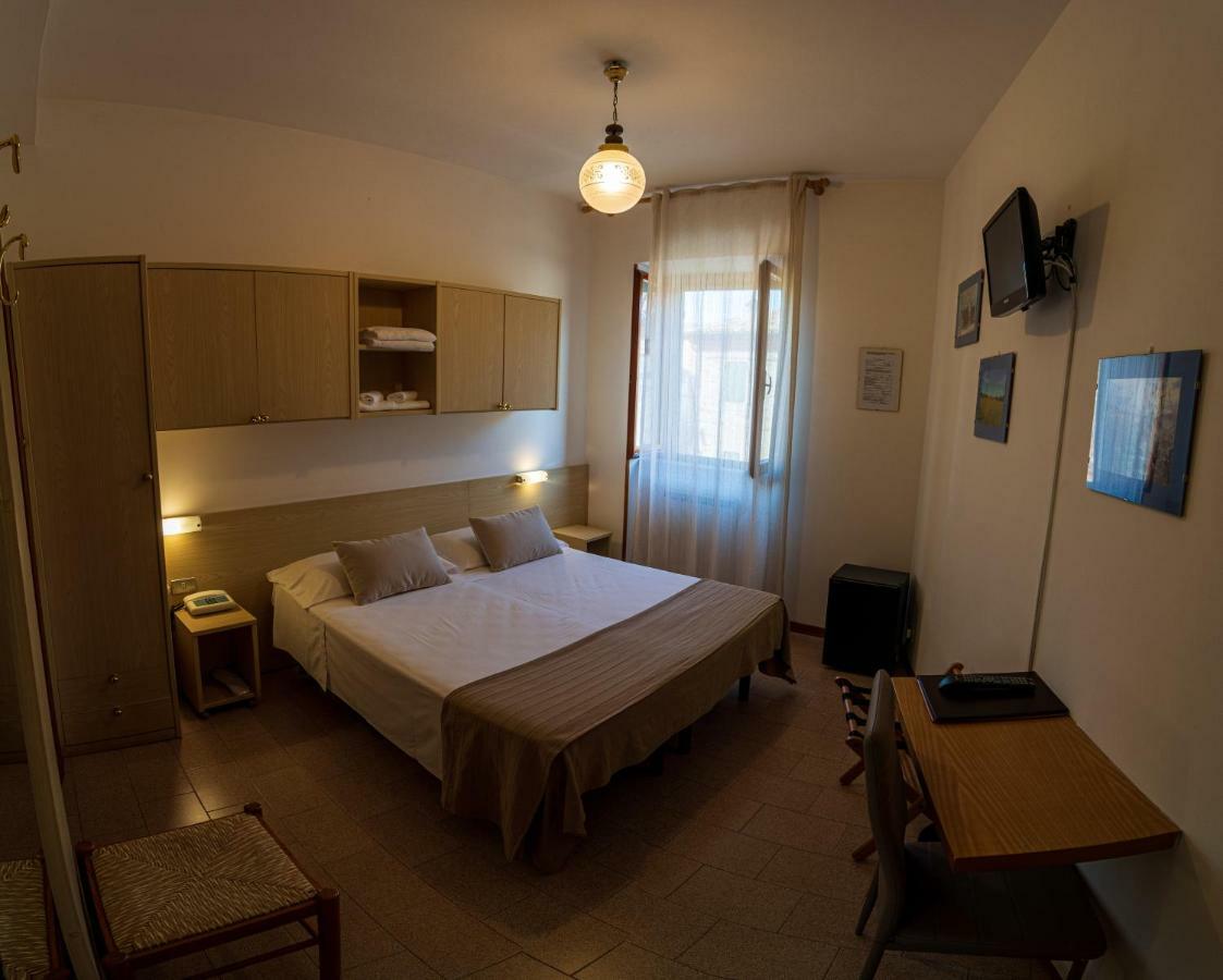 Hotel Due Torri San Severino Marche Exterior foto