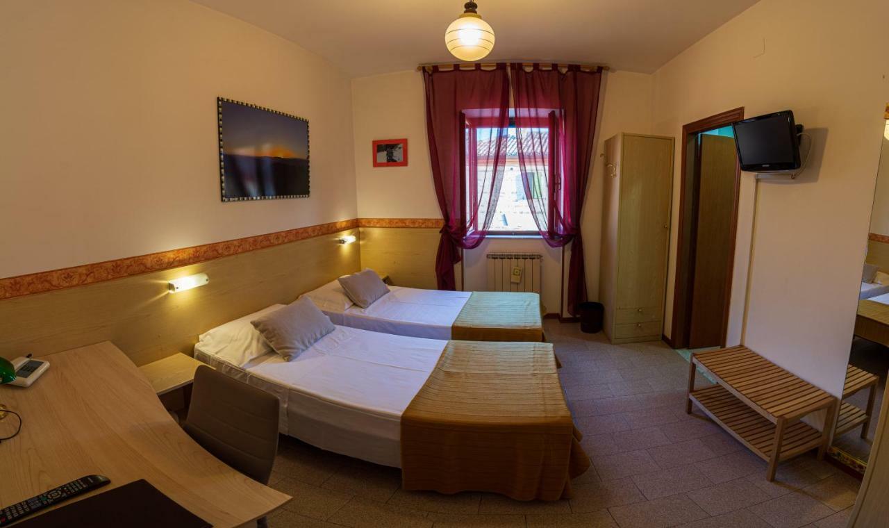 Hotel Due Torri San Severino Marche Exterior foto