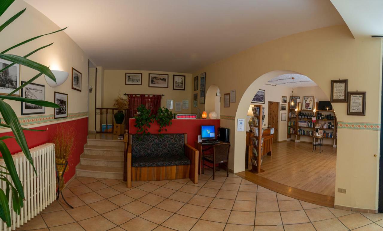 Hotel Due Torri San Severino Marche Exterior foto